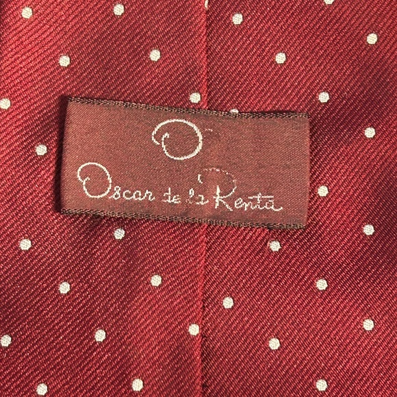 OSCAR DE LA RENTA Mens Neck Tie Wine w/ Small White Polka Dots 56"L x 4"W - Picture 5 of 6